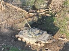 Полк  Азов  опубликовал видео, как россияне обстреливают жилые дома Мариуполя