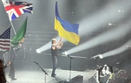 Paul McCartney raised the flag of Ukraine at a concert