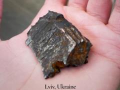 Angelina Jolie on Instagram showed a fragment of the bomb, which was given to her by a displaced girl in Lviv