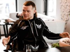 Відомий російський боєць UFC злякався вийти на бій із прапором РФ