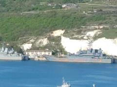 In the bay of Sevastopol there is a Russian BDK with signs of damage
