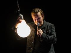 Боно з культового рок-гурту U2 виступив на станції київського метро