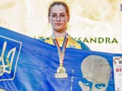 Вышла на пьедестал с Кобзарем: юная украинка стала чемпионкой Европы по армреслингу