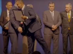 Побратався з ворогом: президент Федерації боксу України отримав нагороду з рук росіянина Кремльова