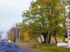 Drinking with the invaders and betraying the locals. One of the elders in Borovaya cooperates with rashists