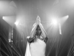 Svetlana Loboda presented a poignant song in Ukrainian about the war and a black-and-white video for it