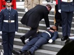 Five guards of honor collapse outside St Paul s Cathedral in London