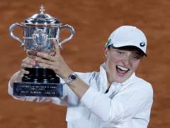 The best tennis player in the world with a blue and yellow ribbon became the champion of Roland Garros-2022