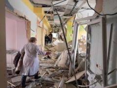 Зеленский встретился с мариупольцами, которым удалось уехать из города живыми