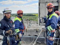 In Kharkov, the rescuers of the State Emergency Service together with their Canadian colleagues carry out emergency work