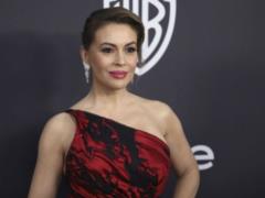 Alyssa Milano in a blue and yellow T-shirt urged to support the Ukrainians – video
