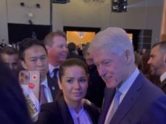 Famous blogger touched by Bill Clinton s reaction to the fact that she is from Ukraine – video