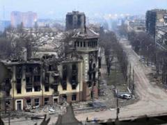 In Mariupol, the invaders demolish houses and drive people out into the street