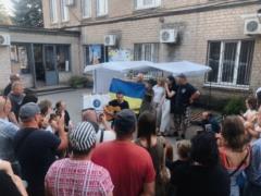 Svyatoslav Vakarchuk simply slept the sky for immigrants from Mariupol