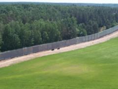 Poland built a 140-kilometer wall on the border with Belarus