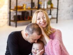 Victor Pavlik touchingly congratulated his wife on her 28th birthday and showed her family in embroidered shirts - photo