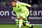 Nice can use the main goalkeeper, prote poluє for the big defender of Liverpool