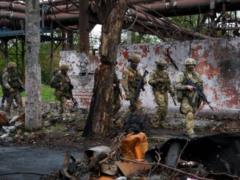 Военных РФ и технику перебрасывают из Мариуполя на другие участки фронта