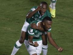 Colombian footballer scored a crazy goal from his half of the field: video of a masterpiece