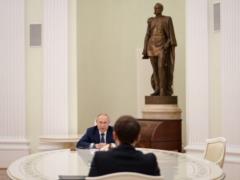 СМИ рассекретили содержание разговора Макрона и Путина за считанные дни до вторжения в Украину