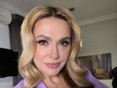 Olga Sumskaya put up a luxurious embroidered shirt for auction, where they collect funds for ambulances