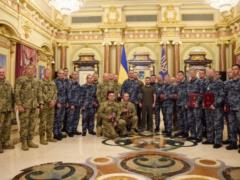 Зеленский вручил защитникам Украины ордена  Золотая звезда  и другие награды