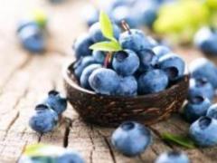 Від високого холестерину та цукру в крові: 4 корисні властивості чорниці