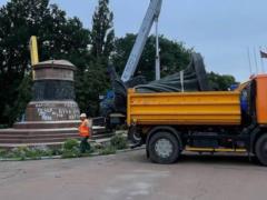 В Переяславе снесли монумент в честь 300-летия воссоединения Украины с Россией