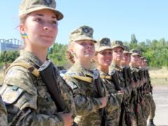 В Минобороны разъяснили ситуацию с обязательным военным учетом для женщин с октября