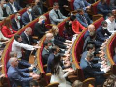 Депутатам на время войны разрешили принимать ценные подарки, чтобы поддержать ВСУ