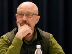 Более миллиона украинцев в форме обеспечивают оборону страны, – Резников