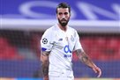 Sergio Oliveira saying goodbye to Porto fans before moving to Galatasaray