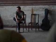Svyatoslav Vakarchuk organized an impromptu concert for Ukrainian defenders