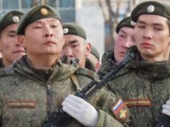  Выпрыгивали из автобусов, когда их везли в Украину : Около 500 бурятских военных расторгли контракт с армией РФ