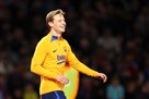 De Jong s agents got ahead of Manchester United, so the player doesn t want to leave Barcelona