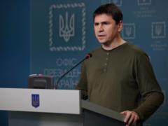 Подоляк вважає, що Лаврова погано вчили не лише міжнародному праву, а й географії