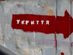 Война в Украине: правила поведения, если не успели добежать до укрытия во время обстрела