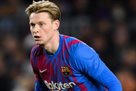 De Jong walks back to Manchester United