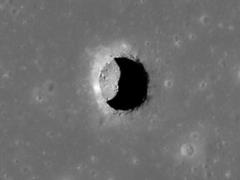 Аппарат NASA нашел на Луне места с комфортной для жизни температурой