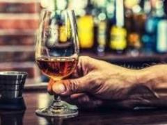 Ученые рассказали о способности алкоголя спасать жизнь