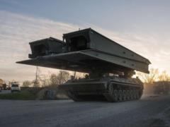 Германия передаст Украине 16 танков-мостоукладчиков