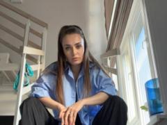 Ksenia Mishina with a machine gun in her hands was surprised by the video from the training ground
