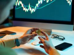 Bitcoin rises in price. Is it time to buy?