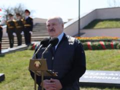 Howitzers of the 70s and tanks, most of which do not start: experts told how Lukashenka is going to fight in UK