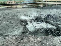 Оккупанты латают Антоновский мост под Херсоном