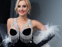 Irina Fedyshyn energetically danced with the military at her charity concert