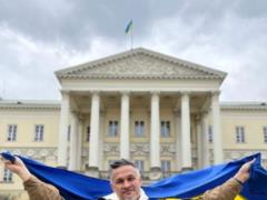 Hector Jimenez-Bravo admitted that his mother was in the hospital because of the war in Ukraine