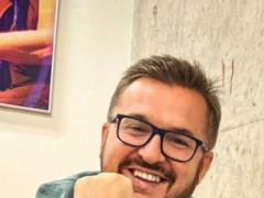 Зворушливе привітання від дочки та патріотичний торт: як Олександр Пономарьов 49-річчя святкував