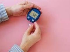 Diabetes: Three different types of urine warning of high blood sugar