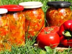 Roll up berry and vegetable abundance in jars